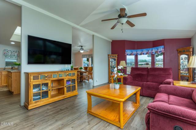 Detail Gallery Image 3 of 18 For 40 Debussy Ln #40,  Ventura,  CA 93003 - 3 Beds | 2 Baths