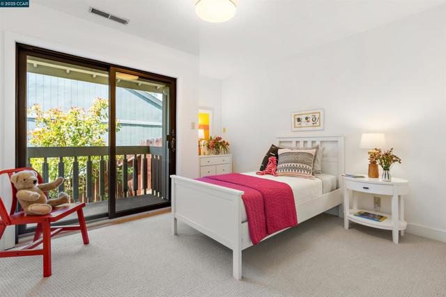 220 Devonshire Ct, Pleasant Hill CA: https://media.crmls.org/mediaz/c53c4d11-f622-4f83-abc4-341702c96284.jpg