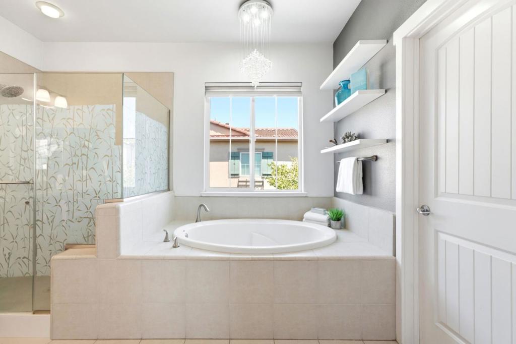 https://media.crmls.org/mediaz/c53ce99e-a6df-41ed-a7e6-f704bd095fa2.jpg?preset=X-Large