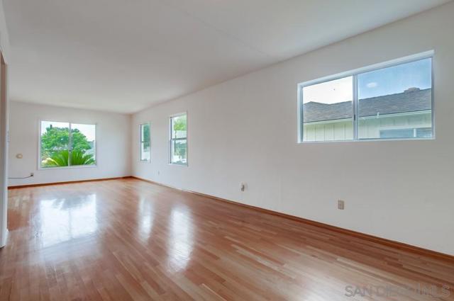 1354 Chalcedony St, San Diego CA: https://media.crmls.org/mediaz/c53cf92f-b14c-42ae-8545-08c6ba87f292.jpg