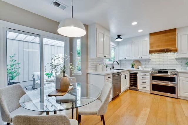269 Bush Street, Mountain View CA: https://media.crmls.org/mediaz/c53d174d-ecda-46e4-8a33-e48c30510872.jpg