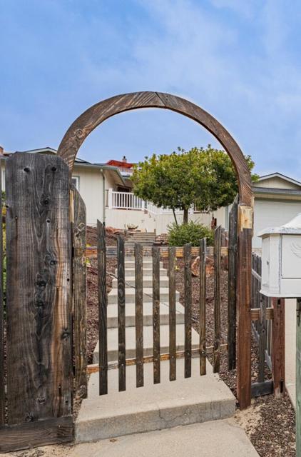 9 Harrow Court, Seaside CA: https://media.crmls.org/mediaz/c53efd0a-defe-4de4-bb4a-e38393e8ad12.jpg