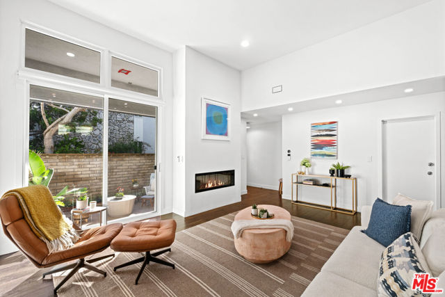 4800 La Villa Marina, Marina del Rey CA: https://media.crmls.org/mediaz/c53fbdf3-eccb-478c-813d-9fd902cdf802.jpg