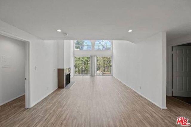 11711 Ohio Avenue, Los Angeles CA: https://media.crmls.org/mediaz/c53fd583-3040-4e92-b5ed-199ab6800500.jpg