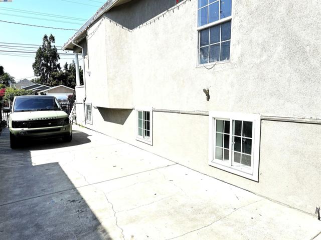 1610 85th Avenue, Oakland CA: https://media.crmls.org/mediaz/c54024f1-585f-4513-b054-41b071262fde.jpg