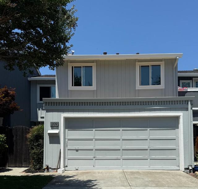 209 Elm Wood Court, Los Gatos CA: https://media.crmls.org/mediaz/c540617a-b75f-48ba-a8cb-8cb107caf89e.jpg