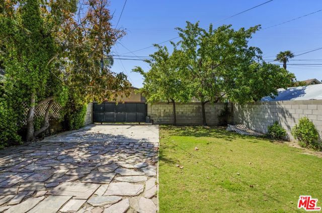 2230 W 30th Street, Los Angeles CA: https://media.crmls.org/mediaz/c54082df-ecee-4bf1-a57e-dbcd2d0c0ac4.jpg