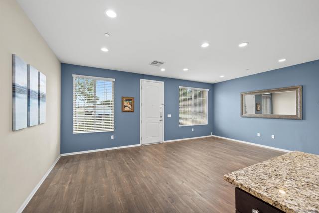 1800 Saltaire Place, San Diego CA: https://media.crmls.org/mediaz/c540e4bf-b0e8-4bde-9086-5055a3b4f7e3.jpg