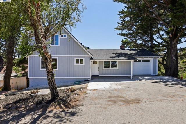 1218 Lattie Ln, Mill Valley CA: https://media.crmls.org/mediaz/c541bd0a-870f-47cb-ae5c-180bddfc27ec.jpg