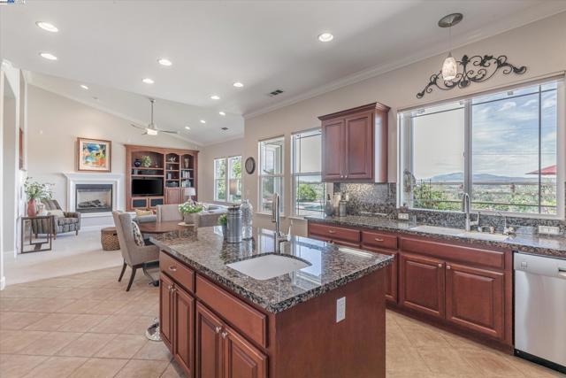2531 Leona Pl, Pleasanton CA: https://media.crmls.org/mediaz/c5420ff1-0132-4db9-9f9b-74a2257e05b2.jpg