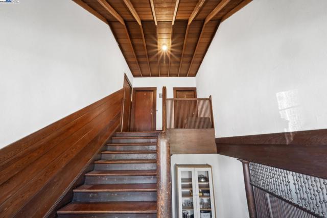 2000 CLINTON AVENUE, Alameda CA: https://media.crmls.org/mediaz/c54271e8-fc67-468e-9310-4e1d2f1b86e8.jpg