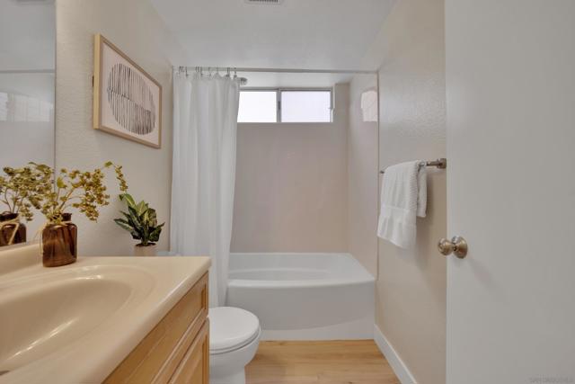 13710 Ahwahnee Way, Poway CA: https://media.crmls.org/mediaz/c5431ebb-5a34-4921-95b2-84adca88450b.jpg