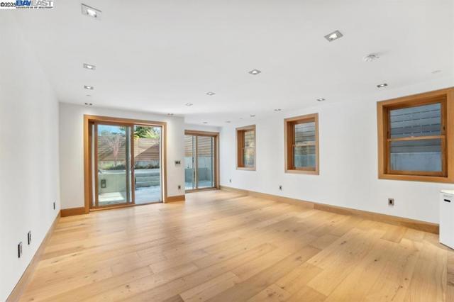 1208 Stanyan St, San Francisco CA: https://media.crmls.org/mediaz/c543ab02-dac4-4a4c-90f9-335b4133d81b.jpg