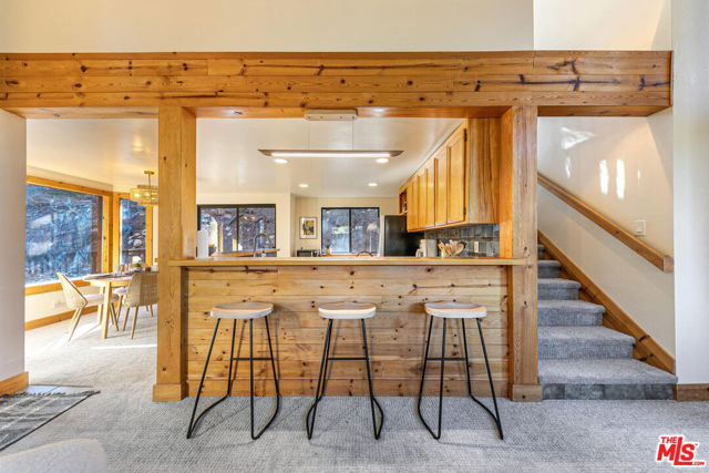 11504 Skislope Way, Truckee CA: https://media.crmls.org/mediaz/c543e13a-09bf-4819-a82c-46810cad3614.jpg
