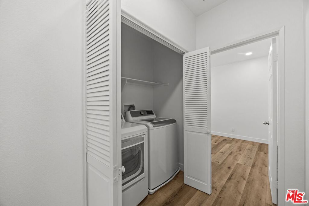 https://media.crmls.org/mediaz/c5442181-9eff-4279-86fc-ce759ffb8175.jpg?preset=X-Large