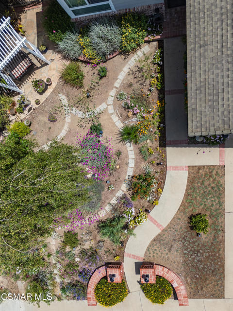 709 Zinnia Court, Thousand Oaks CA: https://media.crmls.org/mediaz/c54478a3-7848-4b42-8d1a-5fe59e024ffc.jpg