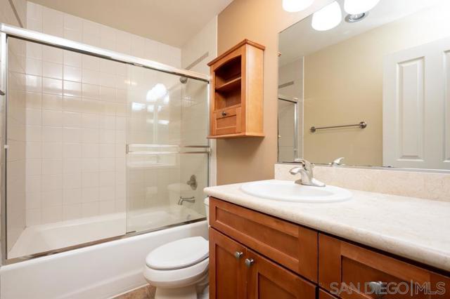 Image 13 of 25 For 8529 Villa La Jolla Dr  G