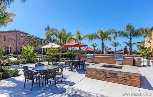 10637 Golden Willow Tr, San Diego CA: https://media.crmls.org/mediaz/c544f893-f706-4dd2-9807-d3fd1ec9a742.jpg