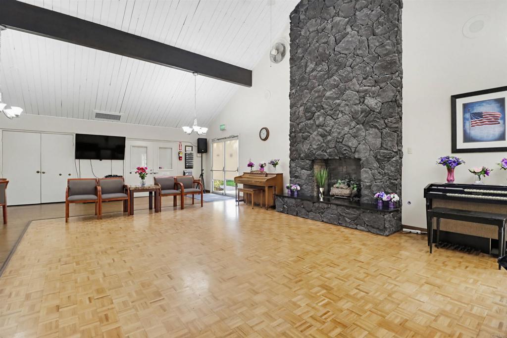 https://media.crmls.org/mediaz/c54539a6-eda5-459d-81cf-4158eb6d8b24.jpg?preset=X-Large