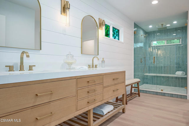 674 Lautrec Court, Thousand Oaks CA: https://media.crmls.org/mediaz/c5469d27-76af-4a83-9165-4e27e1aa0c4d.jpg