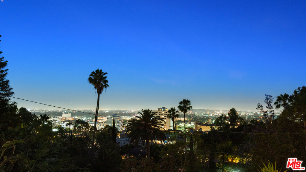2003 La Brea Terrace