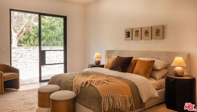 1039 Wallace, Beverly Hills CA: https://media.crmls.org/mediaz/c5472861-0604-4c6a-bd47-b02e4553bda7.jpg