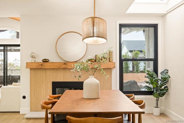 3985 Syme Dr, Carlsbad CA: https://media.crmls.org/mediaz/c5474d8e-ced9-4f5d-94d9-8d6e616a6193.jpg