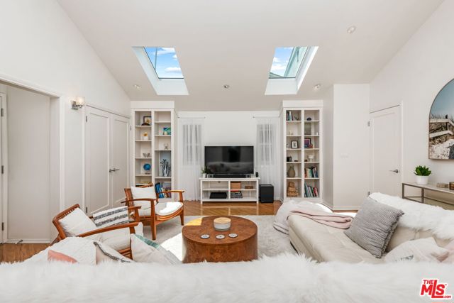 8221 Delgany Avenue, Playa del Rey CA: https://media.crmls.org/mediaz/c5477229-61a2-4197-9bfb-6ac0a9a64b0b.jpg