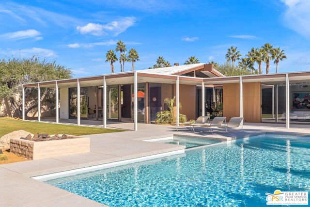 695 N Camino Real, Palm Springs CA: https://media.crmls.org/mediaz/c547df27-1412-4662-908c-033db221d67b.jpg