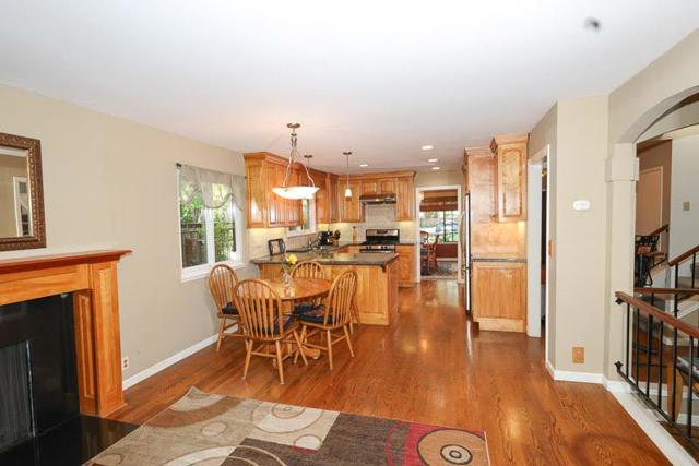 3523 Oak Drive, Menlo Park CA: https://media.crmls.org/mediaz/c547e8ec-7d6b-4327-ae94-d198498d6c29.jpg