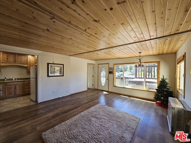 718 Blue Jay Road, Big Bear, CA 92315