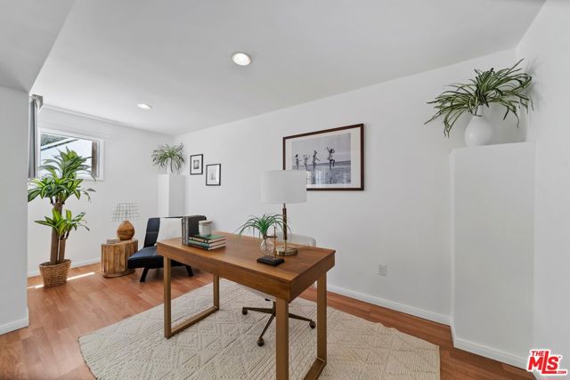 11689 Picturesque Drive, Studio City CA: https://media.crmls.org/mediaz/c5493220-67b4-4c8a-8ca0-e3cea2bc587d.jpg