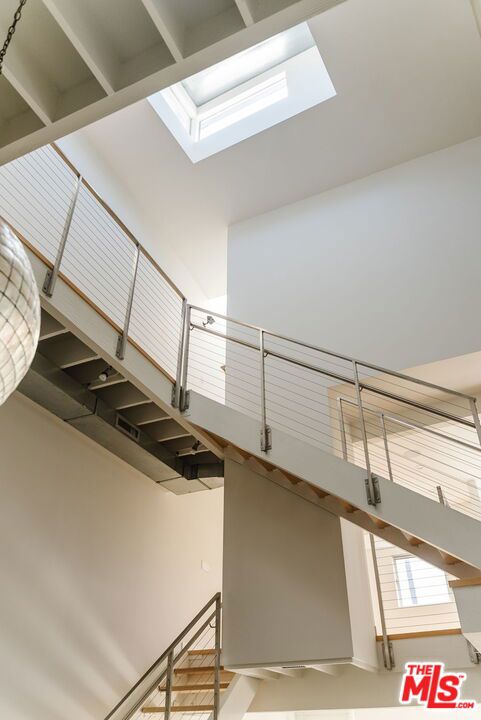 1132 5th Avenue, Venice CA: https://media.crmls.org/mediaz/c54980ee-d5ca-448e-b6c7-5c7f71fee239.jpg