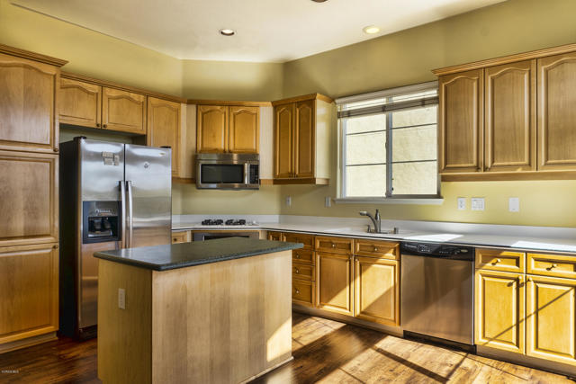 1026 Corte Augusta, Camarillo CA: https://media.crmls.org/mediaz/c549f14d-b75f-4d93-b88d-8bdcd4d852eb.jpg