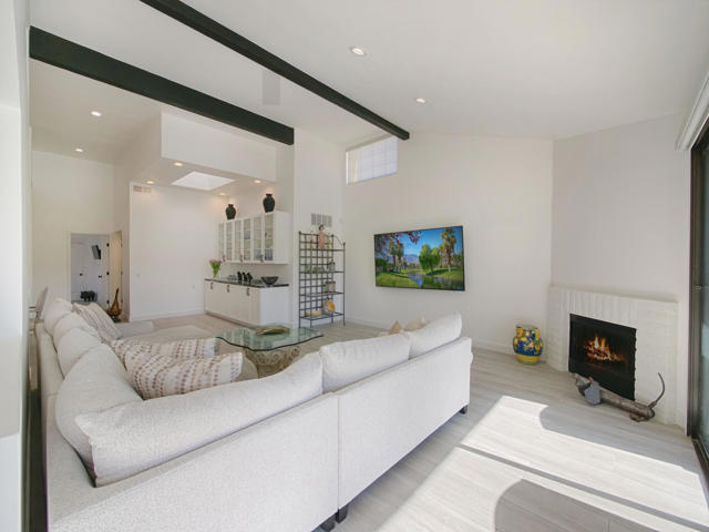 7529 Regency Drive, Palm Springs CA: https://media.crmls.org/mediaz/c54a460d-9520-4748-9e4a-c056021aac95.jpg