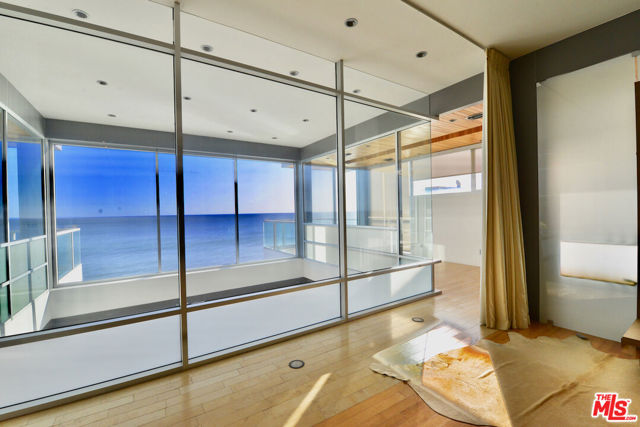 24826 Malibu Road, Malibu CA: https://media.crmls.org/mediaz/c54a6c95-69aa-4cd3-97d4-31bb17392720.jpg