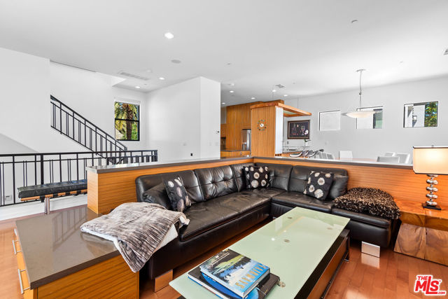12936 Discovery, Los Angeles CA: https://media.crmls.org/mediaz/c54ad747-67b3-419c-a259-5b950ac6fdeb.jpg