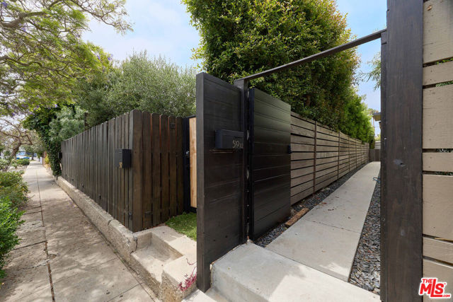 519 1/2 San Juan Avenue, Venice CA: https://media.crmls.org/mediaz/c54add4e-2c9f-4d10-ba3b-7465ea1a433d.jpg