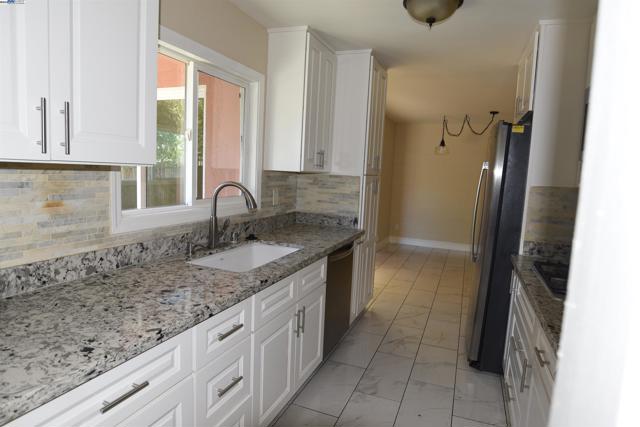 522 Lagunitas Lane, Hayward CA: https://media.crmls.org/mediaz/c54af84f-ea9f-4119-b375-583a5b9c2278.jpg
