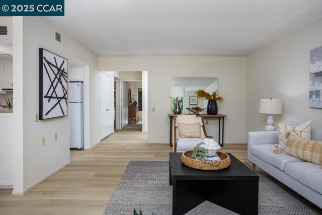 1349 Running Springs Rd, Walnut Creek CA: https://media.crmls.org/mediaz/c54b5d5e-3ac4-4424-bb99-7639f21fa4e0.jpg