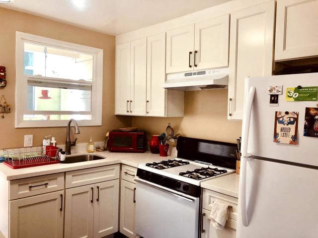 Image 2 of 46 For 986 Kains Ave