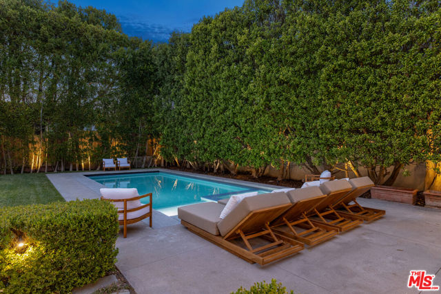 706 N Crescent Drive, Beverly Hills CA: https://media.crmls.org/mediaz/c54bcff1-7713-48e9-b4c0-62ed2998eba0.jpg