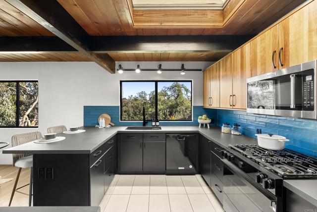 Detail Gallery Image 20 of 50 For 1004 W Walnut Ave., San Diego,  CA 92103 - 4 Beds | 3 Baths