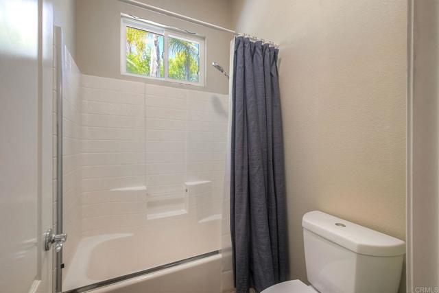 Detail Gallery Image 24 of 30 For 1701 Hilo Dr, Vista,  CA 92081 - 3 Beds | 2/1 Baths