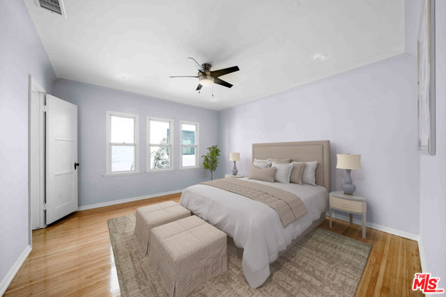 865 S Lucerne Boulevard, Los Angeles CA: https://media.crmls.org/mediaz/c54c8527-7344-4357-93bc-6c1c8354f24a.jpg