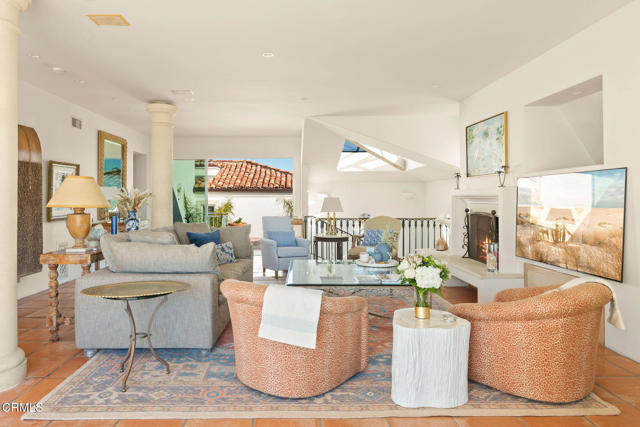1571 Mandalay Beach Road, Oxnard CA: https://media.crmls.org/mediaz/c54ce3fb-2438-4ecd-ab0f-c5ddcd4016f1.jpg