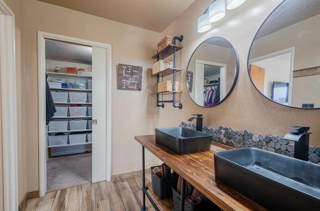 528 La Mesa Drive, Salinas CA: https://media.crmls.org/mediaz/c54cfd86-3887-4054-aef2-22b76c7d1e53.jpg