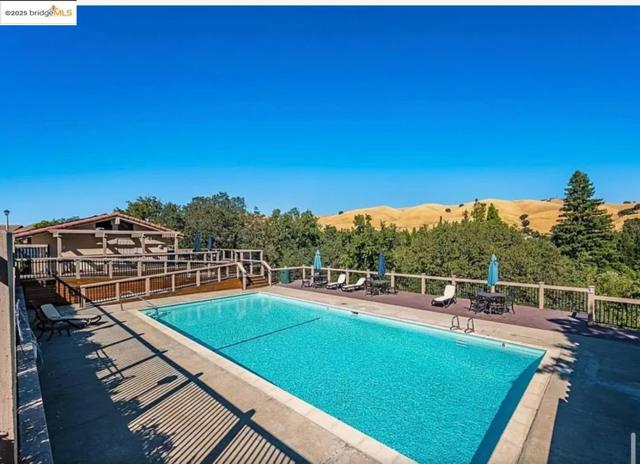 15 Long Creek Cir, Clayton CA: https://media.crmls.org/mediaz/c54dac04-0a5c-46e6-885b-c1accad2d344.jpg