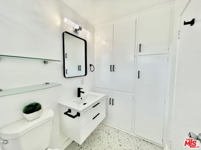 1453 S Westgate Avenue, Los Angeles CA: https://media.crmls.org/mediaz/c54dc824-00d4-44bb-9369-b2f5dc5650fe.jpg