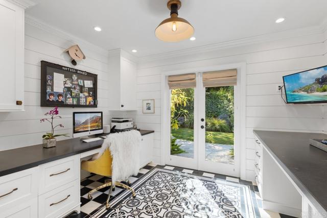 5499 Avenida Maravillas, Rancho Santa Fe CA: https://media.crmls.org/mediaz/c54dd155-2150-4c70-a2d8-628bc1589a8b.jpg